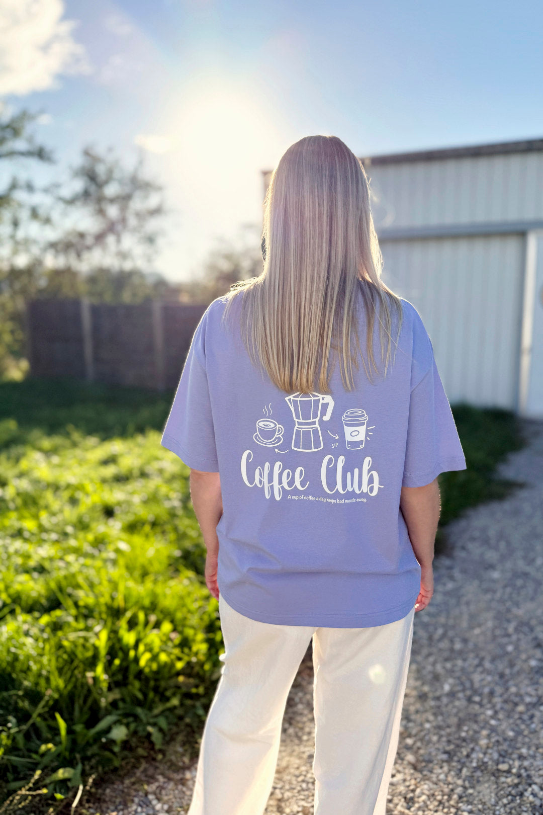 Relaxed Fit T-Shirt, Farbe Violet, Backprint Coffee Club, Unisex, Bio-Baumwolle