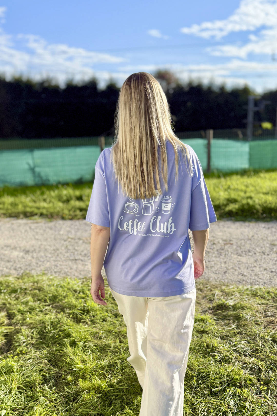 Relaxed Fit T-Shirt, Farbe Violet, Backprint Coffee Club, Unisex, Bio-Baumwolle