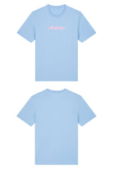 T-Shirt aus 100 % Bio-Baumwolle mit normaler Passform, erhältlich in verschiedenen Farben wie Blue Soul, Cotton Pink, Lavender, Aloe, Weiss und Schwarz. Individuell bedruckbar mit Wunschmotiv. Weiches, angenehm leichtes Material für hohen Tragekomfort. Ideal für einen zeitgemässen, entspannten Look. Mit rosa Anway-Logo in Pinsel-Schrift auf der Brust.