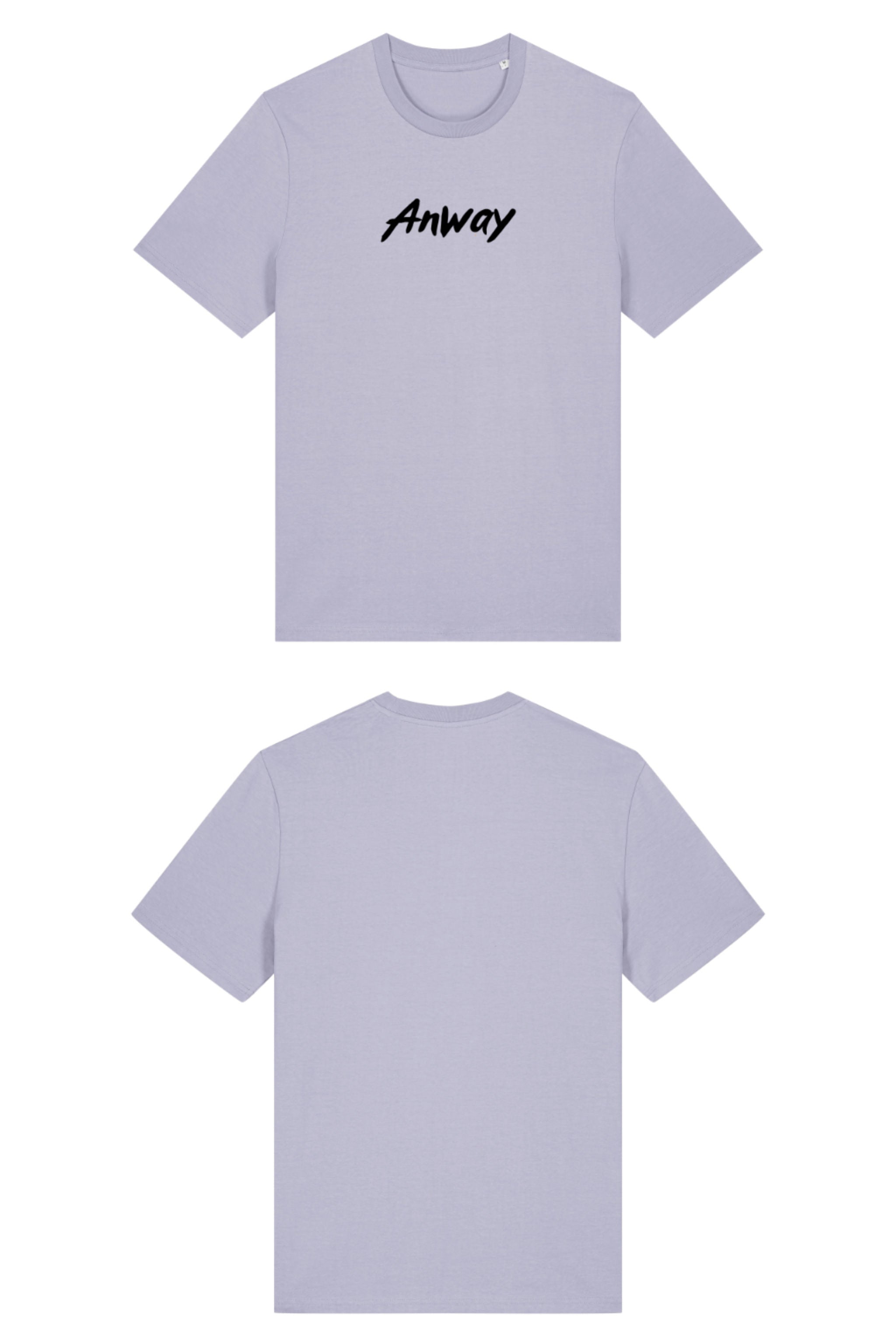 T-Shirt aus 100 % Bio-Baumwolle mit normaler Passform, erhältlich in verschiedenen Farben wie Blue Soul, Cotton Pink, Lavender, Aloe, Weiss und Schwarz. Individuell bedruckbar mit Wunschmotiv. Weiches, angenehm leichtes Material für hohen Tragekomfort. Ideal für einen zeitgemässen, entspannten Look. Mit schwarzem Anway-Logo in Pinsel-Schrift auf der Brust.