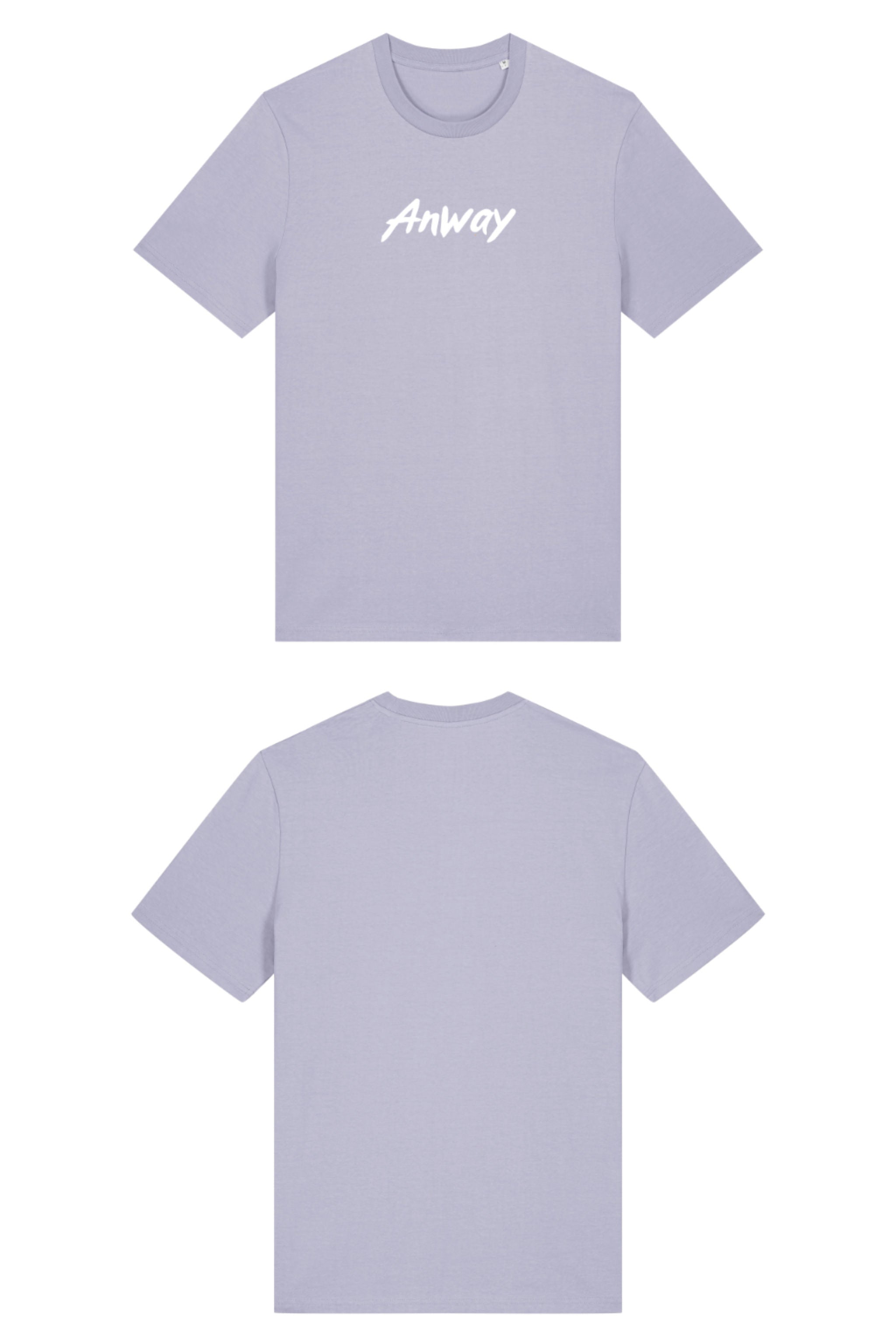 T-Shirt aus 100 % Bio-Baumwolle mit normaler Passform, erhältlich in verschiedenen Farben wie Blue Soul, Cotton Pink, Lavender, Aloe, Weiss und Schwarz. Individuell bedruckbar mit Wunschmotiv. Weiches, angenehm leichtes Material für hohen Tragekomfort. Ideal für einen zeitgemässen, entspannten Look. Mit weissem Anway-Logo in Pinsel-Schrift auf der Brust.