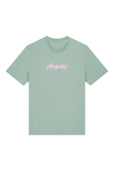 T-Shirt aus 100 % Bio-Baumwolle mit normaler Passform, erhältlich in verschiedenen Farben wie Blue Soul, Cotton Pink, Lavender, Aloe, Weiss und Schwarz. Individuell bedruckbar mit Wunschmotiv. Weiches, angenehm leichtes Material für hohen Tragekomfort. Ideal für einen zeitgemässen, entspannten Look. Mit rosa Anway-Logo in Pinsel-Schrift auf der Brust.