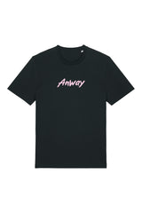 T-Shirt aus 100 % Bio-Baumwolle mit normaler Passform, erhältlich in verschiedenen Farben wie Blue Soul, Cotton Pink, Lavender, Aloe, Weiss und Schwarz. Individuell bedruckbar mit Wunschmotiv. Weiches, angenehm leichtes Material für hohen Tragekomfort. Ideal für einen zeitgemässen, entspannten Look. Mit rosa Anway-Logo in Pinsel-Schrift auf der Brust.