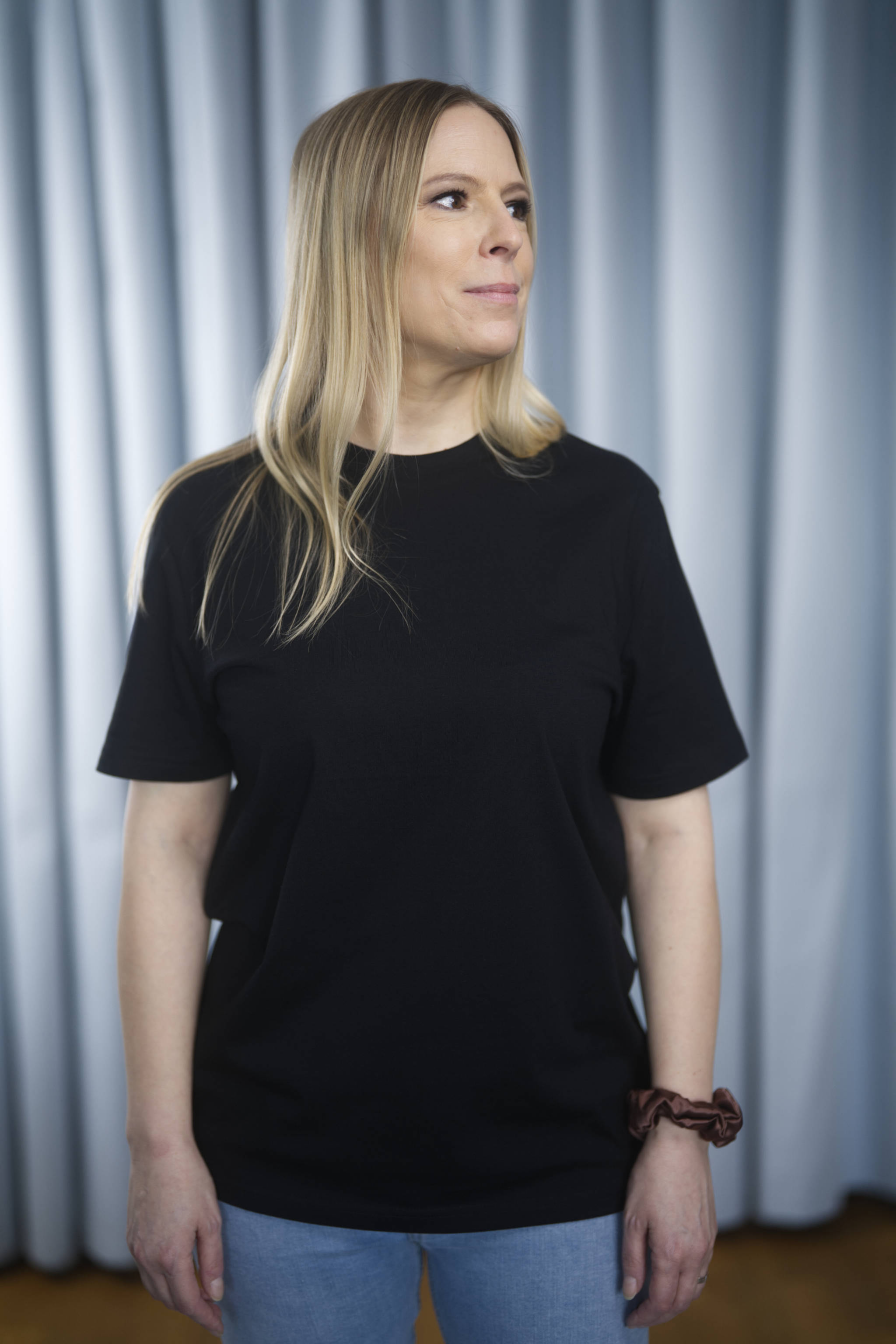 T-Shirt aus Bio-Baumwolle mit normaler Passform – in Schwarz (Black), Weiss (White), Aloegrün (Aloe), Rosa (Cotton Pink), Hellblau (Blue Soul) oder Lavendel (Lavender) erhältlich.