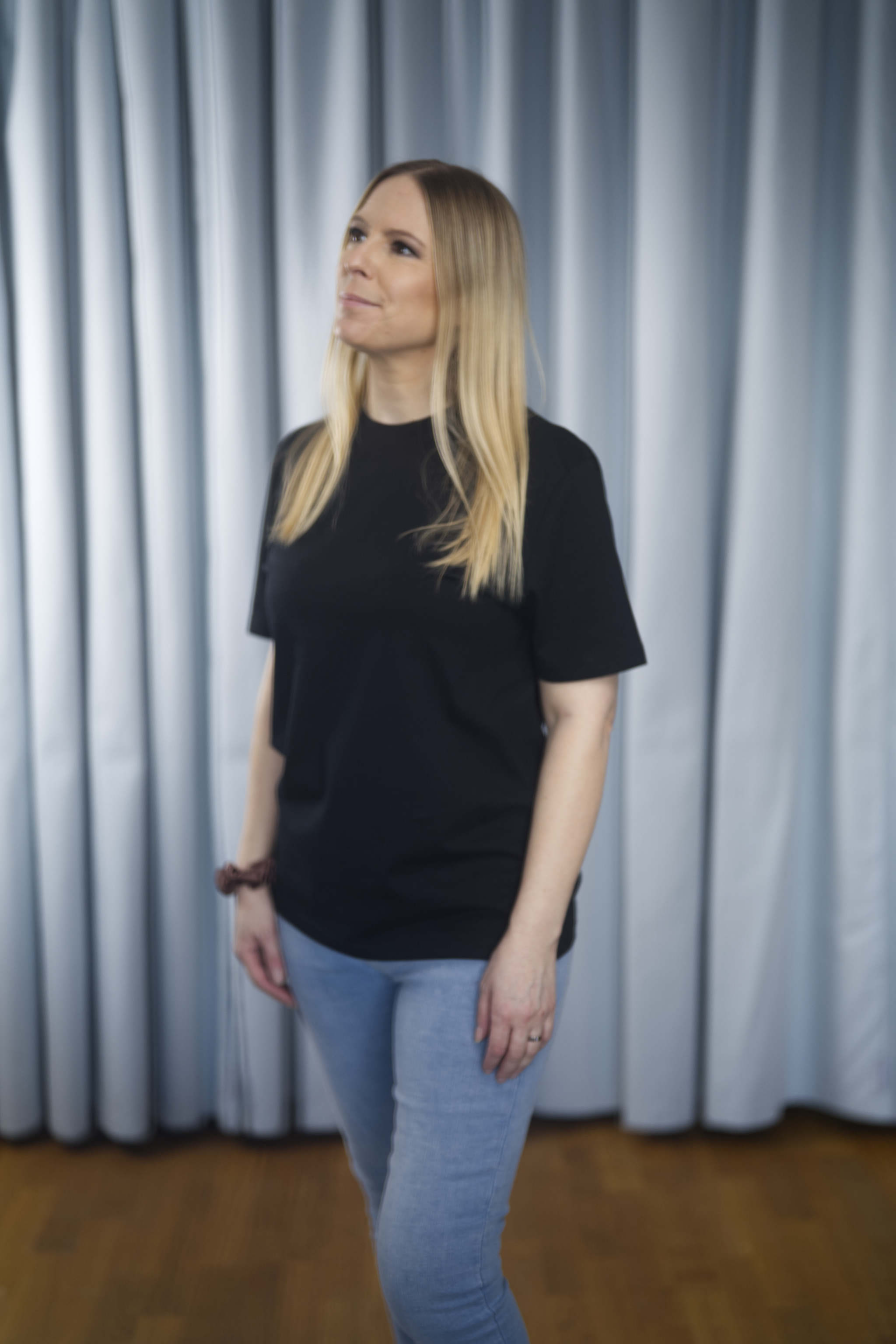 T-Shirt aus Bio-Baumwolle mit normaler Passform – in Schwarz (Black), Weiss (White), Aloegrün (Aloe), Rosa (Cotton Pink), Hellblau (Blue Soul) oder Lavendel (Lavender) erhältlich.