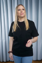 T-Shirt aus Bio-Baumwolle mit normaler Passform – in Schwarz (Black), Weiss (White), Aloegrün (Aloe), Rosa (Cotton Pink), Hellblau (Blue Soul) oder Lavendel (Lavender) erhältlich.