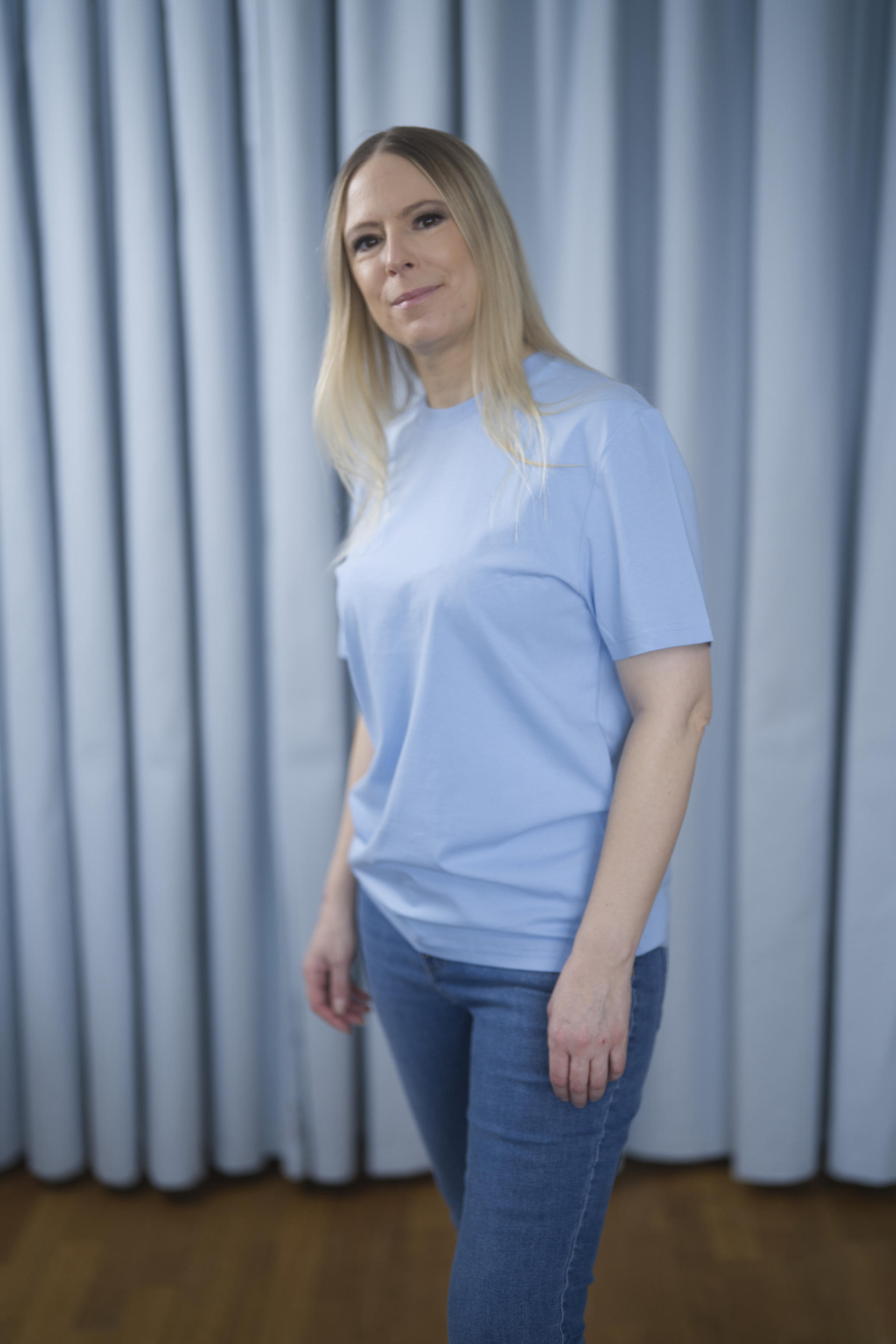 T-Shirt aus Bio-Baumwolle mit normaler Passform – in Hellblau (Blue Soul), Rosa (Cotton Pink), Lavendel (Lavender), Aloegrün (Aloe), Weiss (White) oder Schwarz (Black) erhältlich.