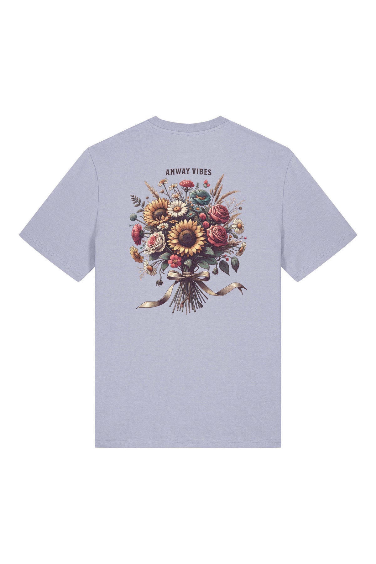 T-Shirt aus 100 % Bio-Baumwolle mit normaler Passform, erhältlich in verschiedenen Farben wie Blue Soul, Cotton Pink, Lavender, Aloe, Weiss und Schwarz. Individuell bedruckbar mit Wunschmotiv. Weiches, angenehm leichtes Material für hohen Tragekomfort. Ideal für einen zeitgemässen, entspannten Look. Mit grossem buntem Blumenstrauss auf dem Rücken und „ANWAY VIBES“-Schriftzug.