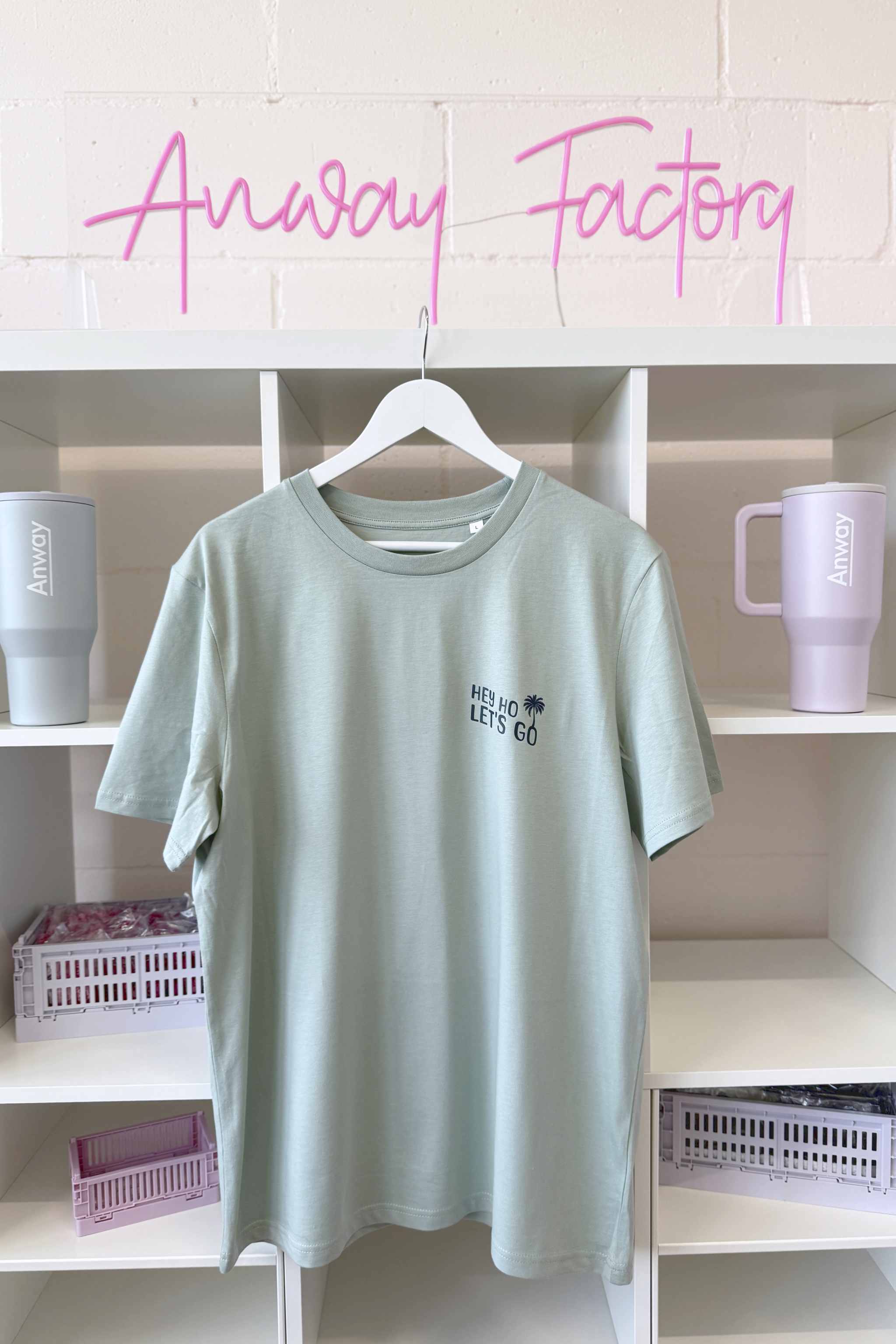 T-Shirt Normal Farbe Aloe Grün Print VW Bus Hey Ho Lets's Go