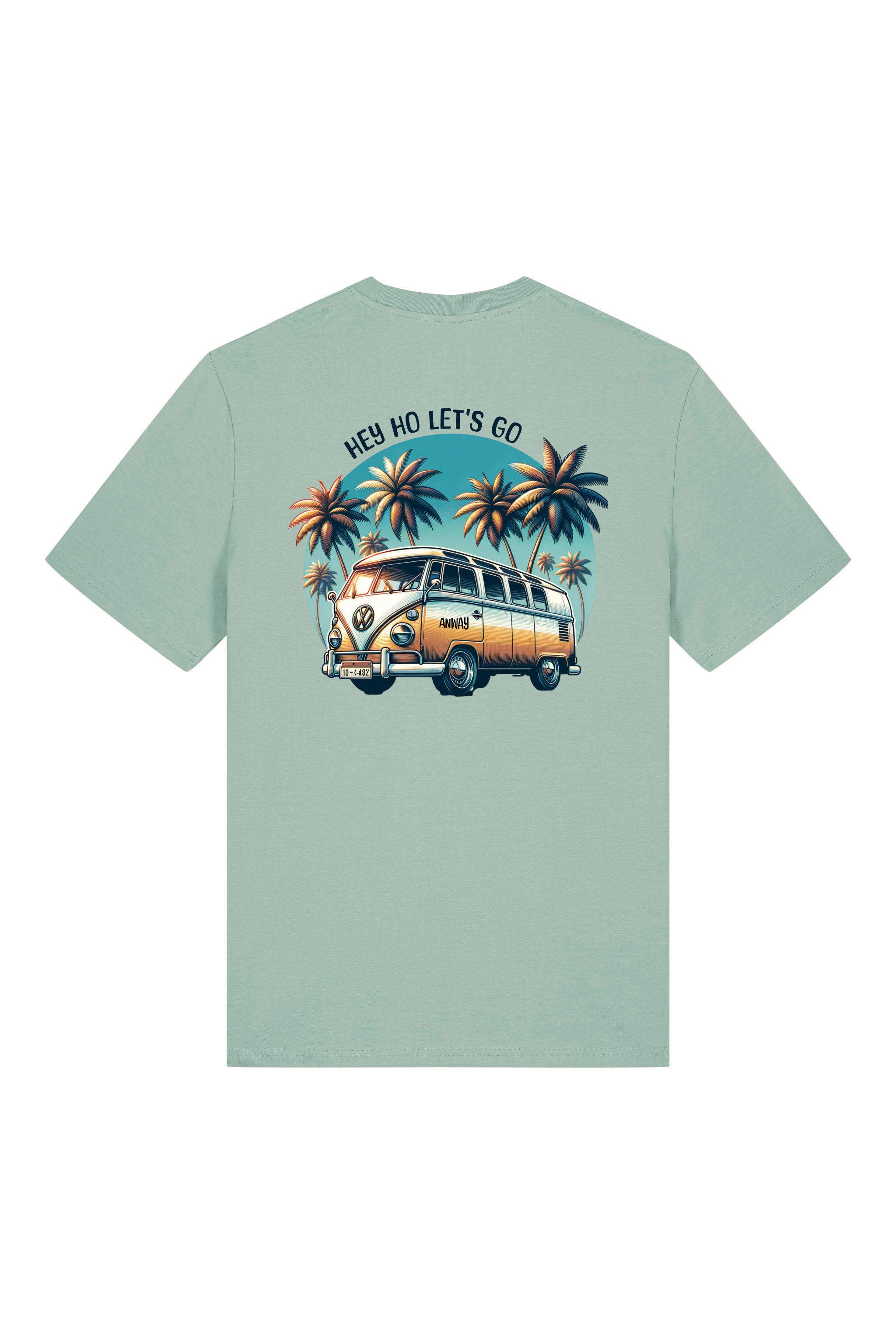 T-Shirt aus 100 % Bio-Baumwolle mit normaler Passform, erhältlich in verschiedenen Farben wie Blue Soul, Cotton Pink, Lavender, Aloe, Weiss und Schwarz. Individuell bedruckbar mit Wunschmotiv. Weiches, angenehm leichtes Material für hohen Tragekomfort. Ideal für einen zeitgemässen, entspannten Look. Mit Retro-Bus-Print, Palmen und „HEY HO LET'S GO“-Schriftzug