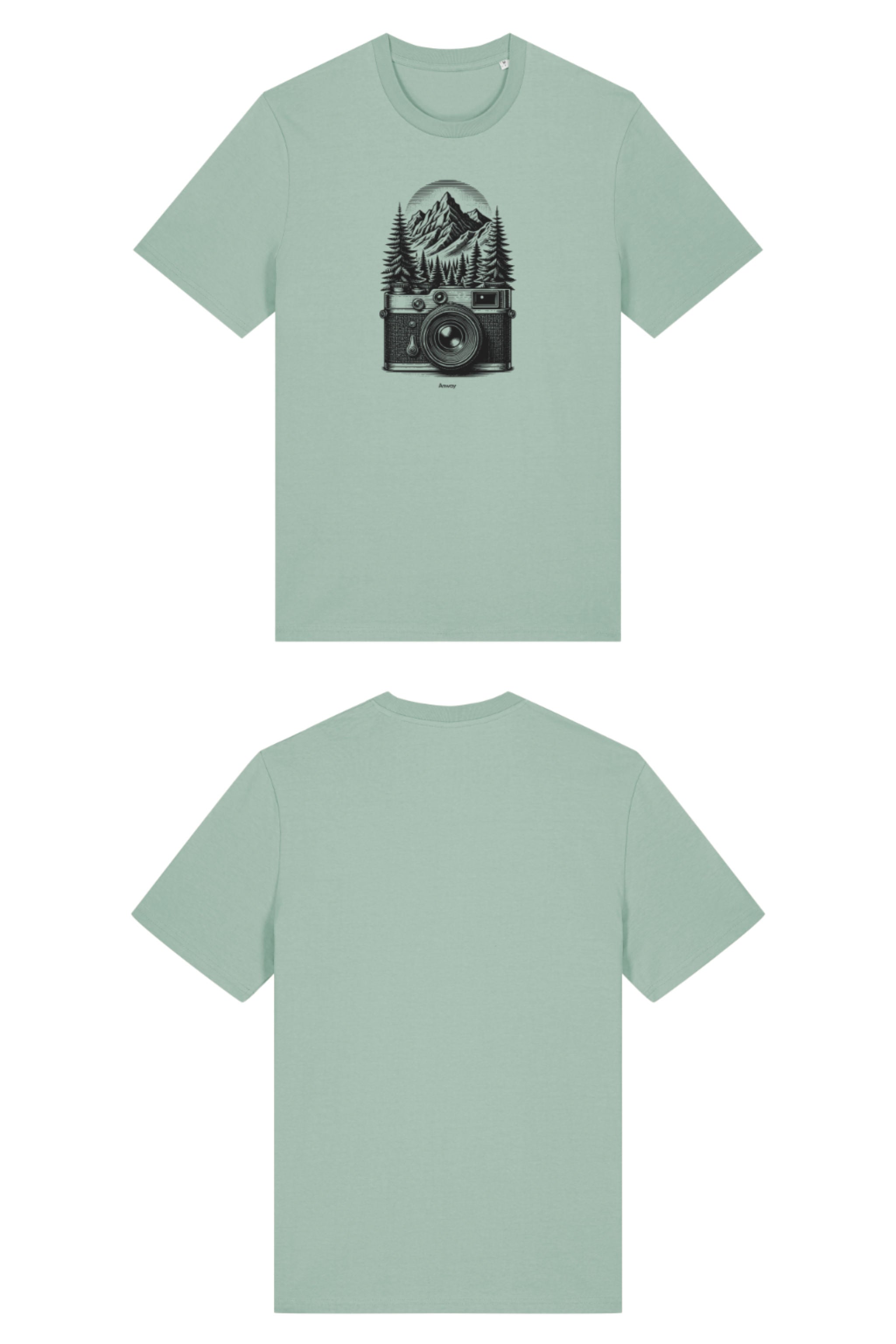 T-Shirt aus 100 % Bio-Baumwolle mit normaler Passform, erhältlich in verschiedenen Farben wie Blue Soul, Cotton Pink, Lavender, Aloe, Weiss und Schwarz. Individuell bedruckbar mit Wunschmotiv. Weiches, angenehm leichtes Material für hohen Tragekomfort. Ideal für einen zeitgemässen, entspannten Look. Mit schwarzer Kamera-Illustration, Bergpanorama und Tannenwäldern auf der Vorderseite des T-Shirts.