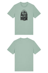 T-Shirt aus 100 % Bio-Baumwolle mit normaler Passform, erhältlich in verschiedenen Farben wie Blue Soul, Cotton Pink, Lavender, Aloe, Weiss und Schwarz. Individuell bedruckbar mit Wunschmotiv. Weiches, angenehm leichtes Material für hohen Tragekomfort. Ideal für einen zeitgemässen, entspannten Look. Mit schwarzer Kamera-Illustration, Bergpanorama und Tannenwäldern auf der Vorderseite des T-Shirts.