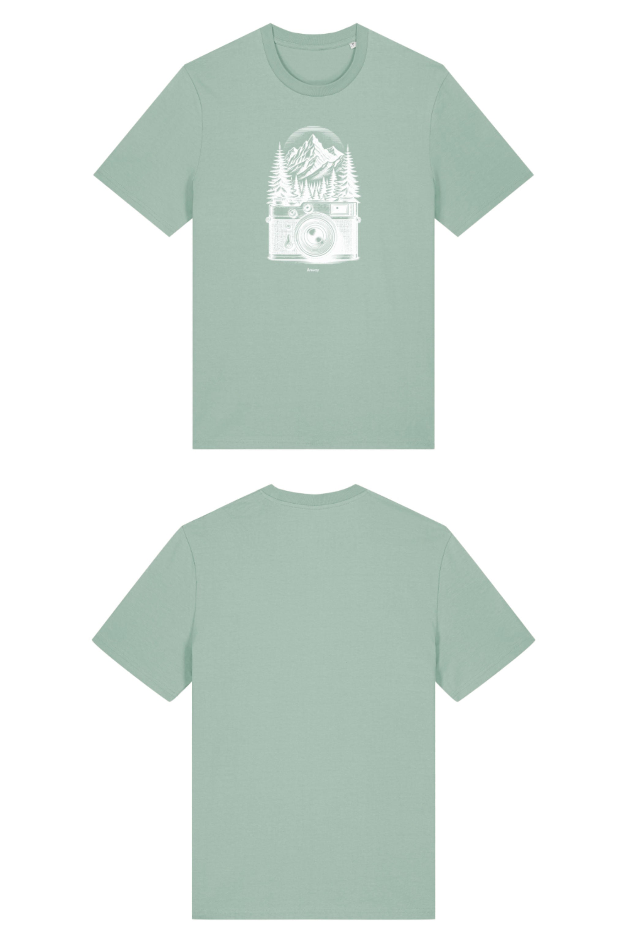 T-Shirt aus 100 % Bio-Baumwolle mit normaler Passform, erhältlich in verschiedenen Farben wie Blue Soul, Cotton Pink, Lavender, Aloe, Weiss und Schwarz. Individuell bedruckbar mit Wunschmotiv. Weiches, angenehm leichtes Material für hohen Tragekomfort. Ideal für einen zeitgemässen, entspannten Look. Mit weisser Kamera-Illustration, Bergpanorama und Tannenwäldern auf der Vorderseite des T-Shirts.