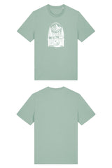 T-Shirt aus 100 % Bio-Baumwolle mit normaler Passform, erhältlich in verschiedenen Farben wie Blue Soul, Cotton Pink, Lavender, Aloe, Weiss und Schwarz. Individuell bedruckbar mit Wunschmotiv. Weiches, angenehm leichtes Material für hohen Tragekomfort. Ideal für einen zeitgemässen, entspannten Look. Mit weisser Kamera-Illustration, Bergpanorama und Tannenwäldern auf der Vorderseite des T-Shirts.