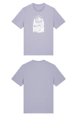 T-Shirt aus 100 % Bio-Baumwolle mit normaler Passform, erhältlich in verschiedenen Farben wie Blue Soul, Cotton Pink, Lavender, Aloe, Weiss und Schwarz. Individuell bedruckbar mit Wunschmotiv. Weiches, angenehm leichtes Material für hohen Tragekomfort. Ideal für einen zeitgemässen, entspannten Look. Mit weisser Kamera-Illustration, Bergpanorama und Tannenwäldern auf der Vorderseite des T-Shirts.