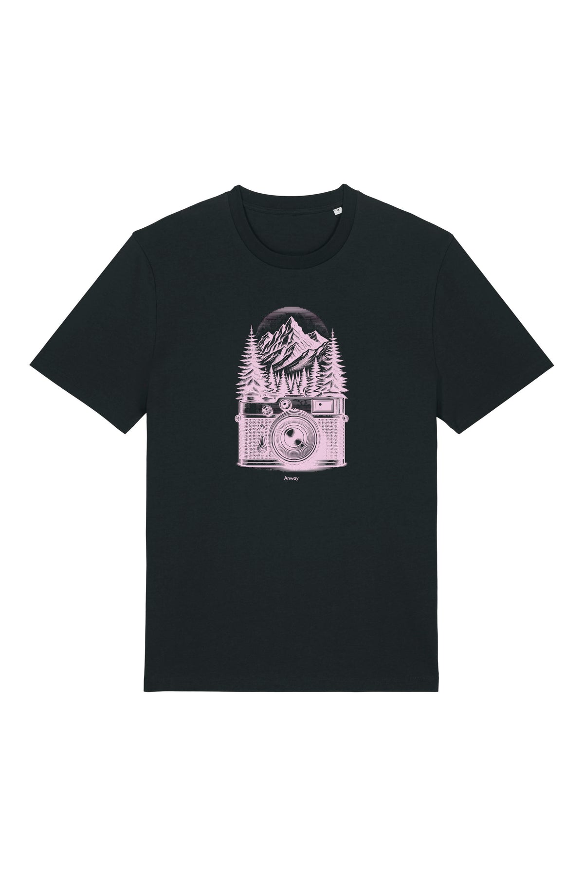 T-Shirt aus 100 % Bio-Baumwolle mit normaler Passform, erhältlich in verschiedenen Farben wie Blue Soul, Cotton Pink, Lavender, Aloe, Weiss und Schwarz. Individuell bedruckbar mit Wunschmotiv. Weiches, angenehm leichtes Material für hohen Tragekomfort. Ideal für einen zeitgemässen, entspannten Look. Mit rosa Kamera-Illustration, Bergpanorama und Tannenwäldern auf der Vorderseite des T-Shirts.