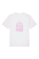 T-Shirt aus 100 % Bio-Baumwolle mit normaler Passform, erhältlich in verschiedenen Farben wie Blue Soul, Cotton Pink, Lavender, Aloe, Weiss und Schwarz. Individuell bedruckbar mit Wunschmotiv. Weiches, angenehm leichtes Material für hohen Tragekomfort. Ideal für einen zeitgemässen, entspannten Look. Mit rosa Kamera-Illustration, Bergpanorama und Tannenwäldern auf der Vorderseite des T-Shirts.