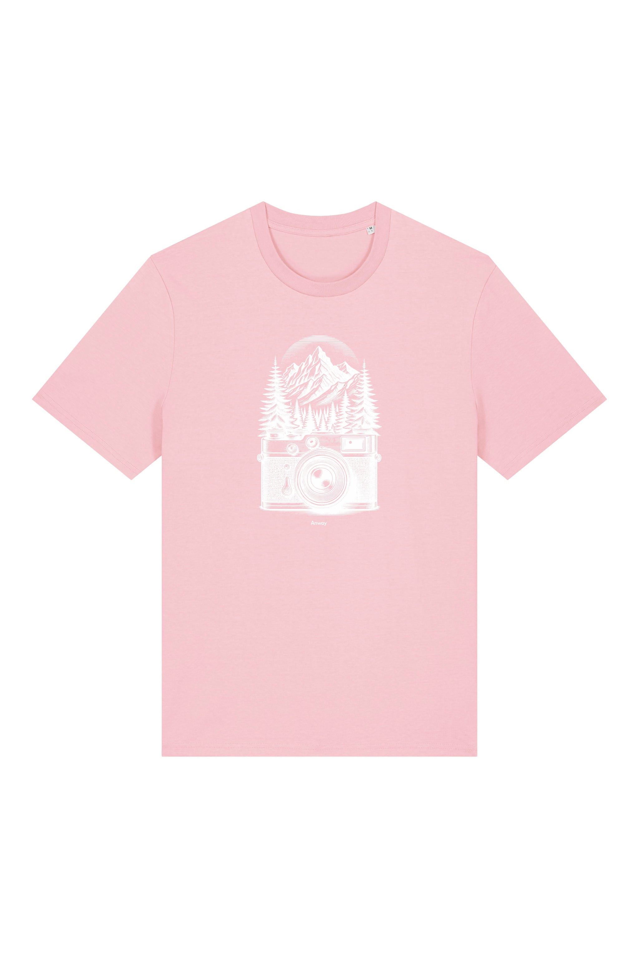 T-Shirt aus 100 % Bio-Baumwolle mit normaler Passform, erhältlich in verschiedenen Farben wie Blue Soul, Cotton Pink, Lavender, Aloe, Weiss und Schwarz. Individuell bedruckbar mit Wunschmotiv. Weiches, angenehm leichtes Material für hohen Tragekomfort. Ideal für einen zeitgemässen, entspannten Look. Mit weisser Kamera-Illustration, Bergpanorama und Tannenwäldern auf der Vorderseite des T-Shirts.