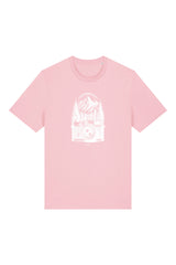 T-Shirt aus 100 % Bio-Baumwolle mit normaler Passform, erhältlich in verschiedenen Farben wie Blue Soul, Cotton Pink, Lavender, Aloe, Weiss und Schwarz. Individuell bedruckbar mit Wunschmotiv. Weiches, angenehm leichtes Material für hohen Tragekomfort. Ideal für einen zeitgemässen, entspannten Look. Mit weisser Kamera-Illustration, Bergpanorama und Tannenwäldern auf der Vorderseite des T-Shirts.