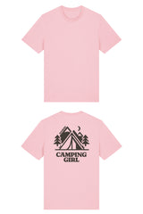 T-Shirt aus 100 % Bio-Baumwolle mit normaler Passform, erhältlich in verschiedenen Farben wie Blue Soul, Cotton Pink, Lavender, Aloe, Weiss und Schwarz. Individuell bedruckbar mit Wunschmotiv. Weiches, angenehm leichtes Material für hohen Tragekomfort. Ideal für einen zeitgemässen, entspannten Look. Mit grossem Zelt-Motiv, Bäumen, Mond und „CAMPING GIRL“-Print auf der Rückseite.
