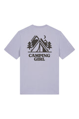 T-Shirt aus 100 % Bio-Baumwolle mit normaler Passform, erhältlich in verschiedenen Farben wie Blue Soul, Cotton Pink, Lavender, Aloe, Weiss und Schwarz. Individuell bedruckbar mit Wunschmotiv. Weiches, angenehm leichtes Material für hohen Tragekomfort. Ideal für einen zeitgemässen, entspannten Look. Mit kleinem Zelt-Motiv, Bäumen und Mond auf der Vorderseite und grossem „CAMPING GIRL“-Print auf dem Rücken. 