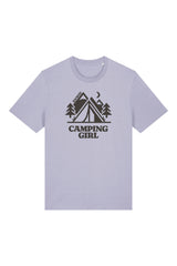 T-Shirt aus 100 % Bio-Baumwolle mit normaler Passform, erhältlich in verschiedenen Farben wie Blue Soul, Cotton Pink, Lavender, Aloe, Weiss und Schwarz. Individuell bedruckbar mit Wunschmotiv. Weiches, angenehm leichtes Material für hohen Tragekomfort. Ideal für einen zeitgemässen, entspannten Look. Mit Zelt-Motiv, Bäumen, Mond und „CAMPING GIRL“-Print auf der Vorderseite.