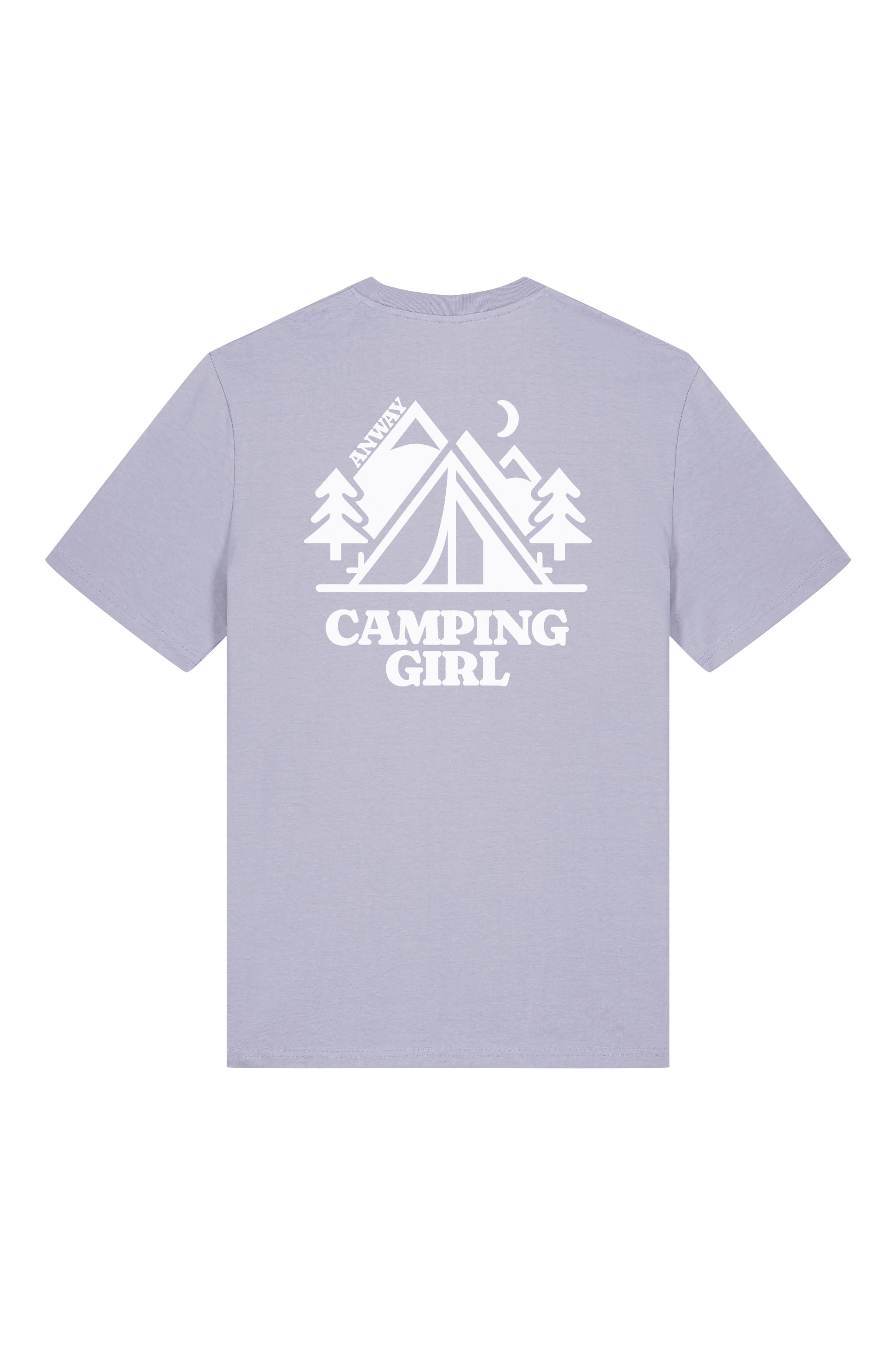 T-Shirt aus 100 % Bio-Baumwolle mit normaler Passform, erhältlich in verschiedenen Farben wie Blue Soul, Cotton Pink, Lavender, Aloe, Weiss und Schwarz. Individuell bedruckbar mit Wunschmotiv. Weiches, angenehm leichtes Material für hohen Tragekomfort. Ideal für einen zeitgemässen, entspannten Look. Mit grossem Zelt-Motiv, Bäumen, Mond und „CAMPING GIRL“-Print auf der Rückseite.