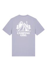 T-Shirt aus 100 % Bio-Baumwolle mit normaler Passform, erhältlich in verschiedenen Farben wie Blue Soul, Cotton Pink, Lavender, Aloe, Weiss und Schwarz. Individuell bedruckbar mit Wunschmotiv. Weiches, angenehm leichtes Material für hohen Tragekomfort. Ideal für einen zeitgemässen, entspannten Look. Mit grossem Zelt-Motiv, Bäumen, Mond und „CAMPING GIRL“-Print auf der Rückseite.