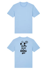 T-Shirt aus 100 % Bio-Baumwolle mit normaler Passform, erhältlich in verschiedenen Farben wie Blue Soul, Cotton Pink, Lavender, Aloe, Weiss und Schwarz. Individuell bedruckbar mit Wunschmotiv. Weiches, angenehm leichtes Material für hohen Tragekomfort. Ideal für einen zeitgemässen, entspannten Look. Grosser schwarzer Hundedruck mit Sprechblase und der Aufschrift „DOG girl“ auf der Rückseite.