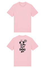 T-Shirt aus 100 % Bio-Baumwolle mit normaler Passform, erhältlich in verschiedenen Farben wie Blue Soul, Cotton Pink, Lavender, Aloe, Weiss und Schwarz. Individuell bedruckbar mit Wunschmotiv. Weiches, angenehm leichtes Material für hohen Tragekomfort. Ideal für einen zeitgemässen, entspannten Look. Grosser weisser Hundedruck mit Sprechblase und der Aufschrift „DOG girl“ auf der Rückseite.