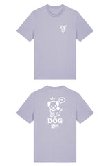 T-Shirt aus 100 % Bio-Baumwolle mit normaler Passform, erhältlich in verschiedenen Farben wie Blue Soul, Cotton Pink, Lavender, Aloe, Weiss und Schwarz. Individuell bedruckbar mit Wunschmotiv. Weiches, angenehm leichtes Material für hohen Tragekomfort. Ideal für einen zeitgemässen, entspannten Look. Vorderseite: Mit kleinem weissen Druck eines fröhlichen Hundes auf der linken Brust. Rückseite: Grosser weisser Hundedruck mit Sprechblase und der Aufschrift „DOG girl“.