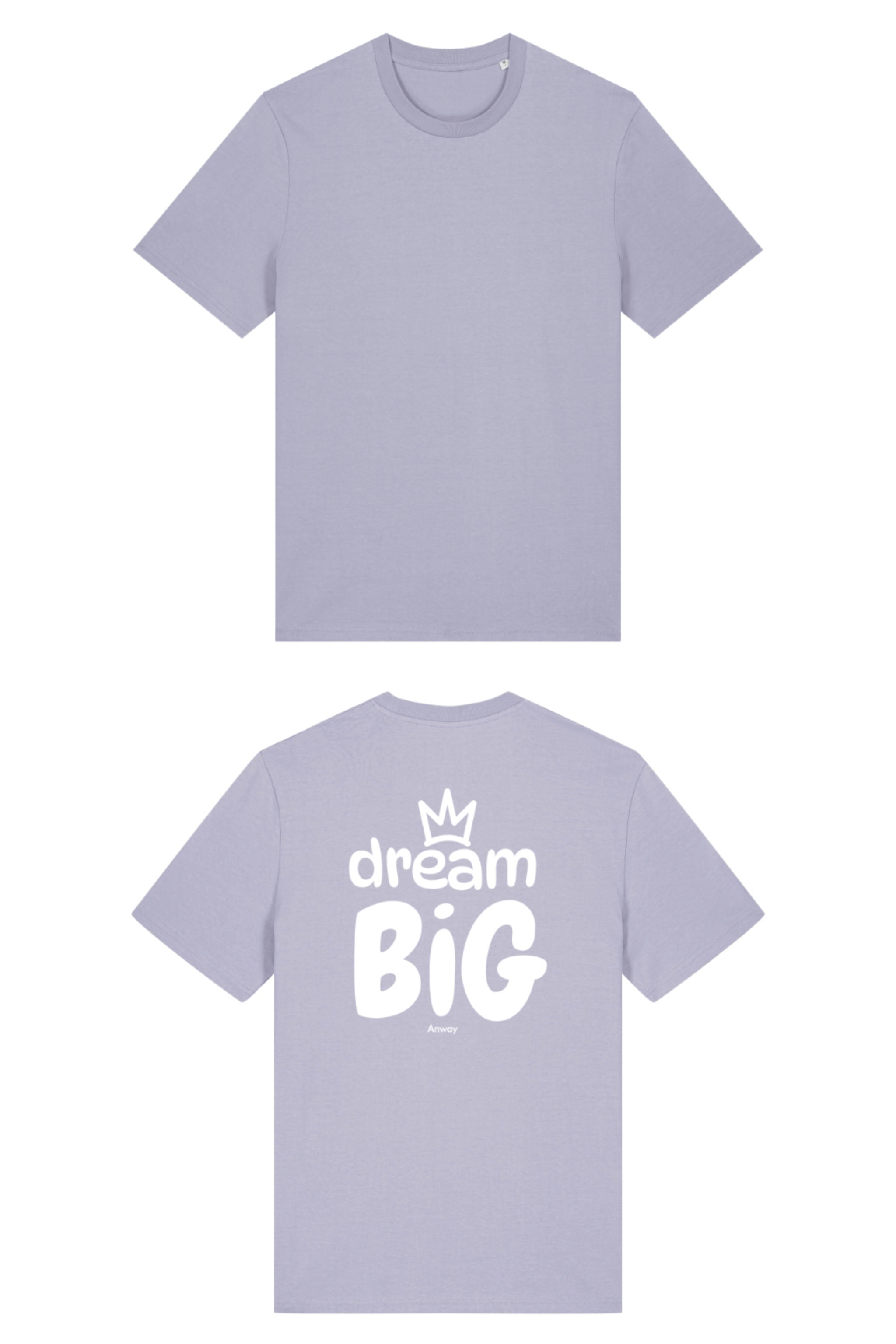 T-Shirt aus 100 % Bio-Baumwolle mit normaler Passform, erhältlich in verschiedenen Farben wie Blue Soul, Cotton Pink, Lavender, Aloe, Weiss und Schwarz. Individuell bedruckbar mit Wunschmotiv. Weiches, angenehm leichtes Material für hohen Tragekomfort. Ideal für einen zeitgemässen, entspannten Look. Grosser Schriftzug „dream BIG“ mit Krone darüber auf der Rückseite.