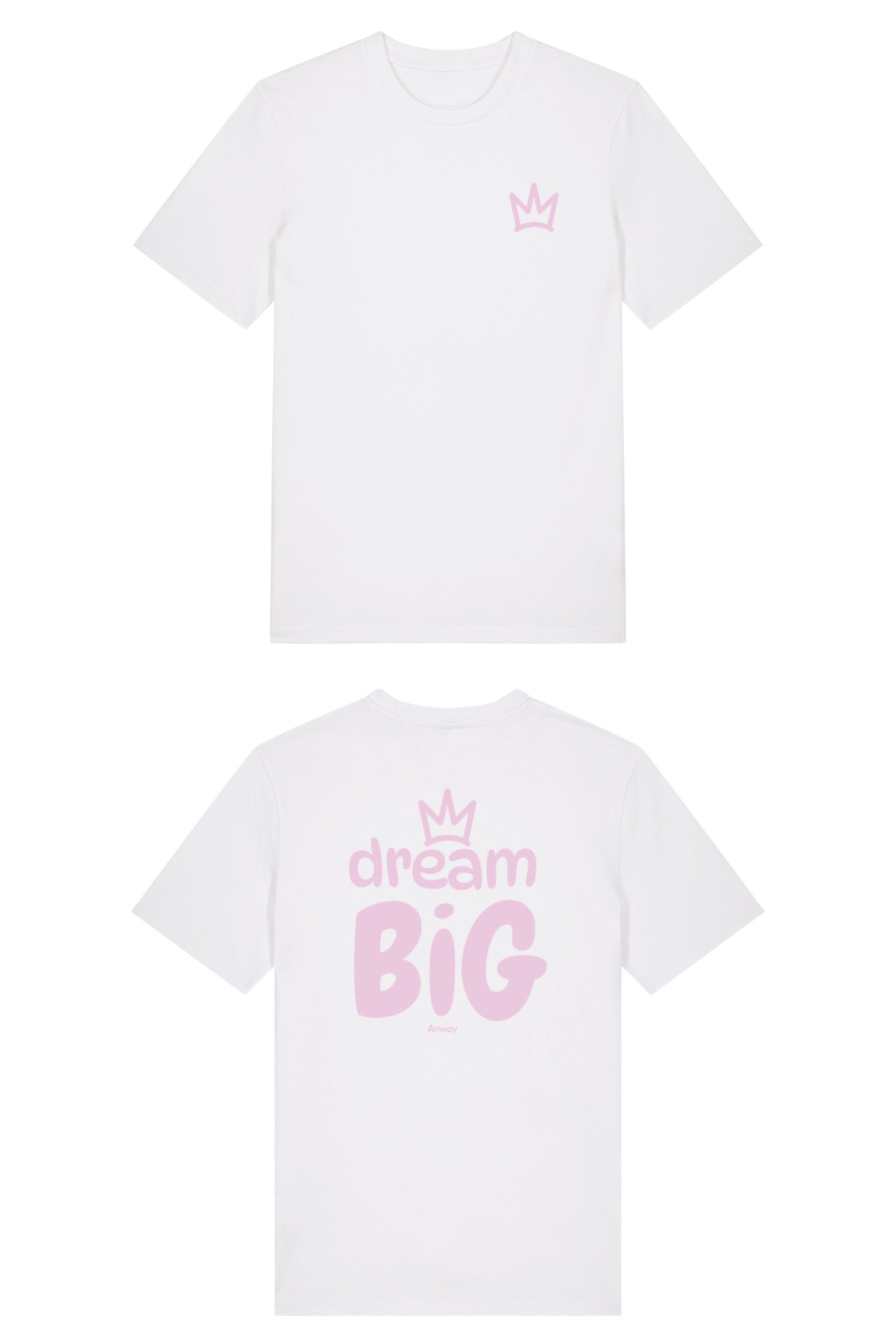 T-Shirt aus 100 % Bio-Baumwolle mit normaler Passform, erhältlich in verschiedenen Farben wie Blue Soul, Cotton Pink, Lavender, Aloe, Weiss und Schwarz. Individuell bedruckbar mit Wunschmotiv. Weiches, angenehm leichtes Material für hohen Tragekomfort. Ideal für einen zeitgemässen, entspannten Look. Vorderseite: Krone auf der linken Brust. Rückseite: Grosser Schriftzug „dream BIG“ mit Krone darüber.