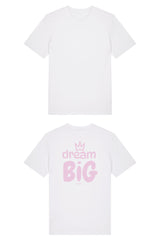 T-Shirt aus 100 % Bio-Baumwolle mit normaler Passform, erhältlich in verschiedenen Farben wie Blue Soul, Cotton Pink, Lavender, Aloe, Weiss und Schwarz. Individuell bedruckbar mit Wunschmotiv. Weiches, angenehm leichtes Material für hohen Tragekomfort. Ideal für einen zeitgemässen, entspannten Look. Grosser Schriftzug „dream BIG“ mit Krone darüber auf der Rückseite.