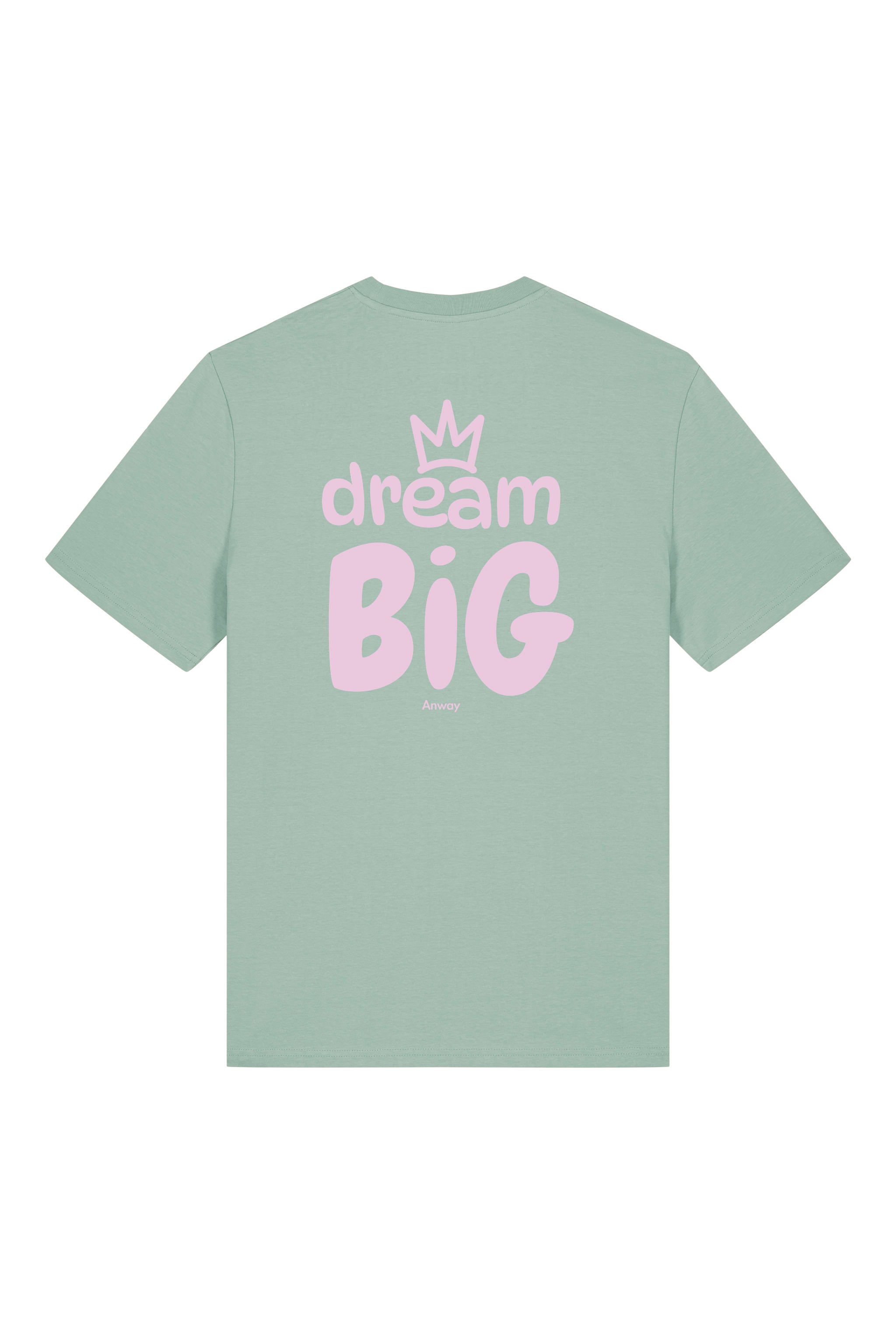 T-Shirt aus 100 % Bio-Baumwolle mit normaler Passform, erhältlich in verschiedenen Farben wie Blue Soul, Cotton Pink, Lavender, Aloe, Weiss und Schwarz. Individuell bedruckbar mit Wunschmotiv. Weiches, angenehm leichtes Material für hohen Tragekomfort. Ideal für einen zeitgemässen, entspannten Look. Vorderseite: Krone auf der linken Brust. Rückseite: Grosser Schriftzug „dream BIG“ mit Krone darüber.