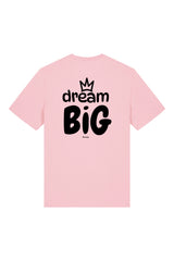 T-Shirt aus 100 % Bio-Baumwolle mit normaler Passform, erhältlich in verschiedenen Farben wie Blue Soul, Cotton Pink, Lavender, Aloe, Weiss und Schwarz. Individuell bedruckbar mit Wunschmotiv. Weiches, angenehm leichtes Material für hohen Tragekomfort. Ideal für einen zeitgemässen, entspannten Look. Grosser Schriftzug „dream BIG“ mit Krone darüber auf der Rückseite.