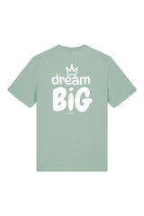 T-Shirt aus 100 % Bio-Baumwolle mit normaler Passform, erhältlich in verschiedenen Farben wie Blue Soul, Cotton Pink, Lavender, Aloe, Weiss und Schwarz. Individuell bedruckbar mit Wunschmotiv. Weiches, angenehm leichtes Material für hohen Tragekomfort. Ideal für einen zeitgemässen, entspannten Look. Grosser Schriftzug „dream BIG“ mit Krone darüber auf der Rückseite.