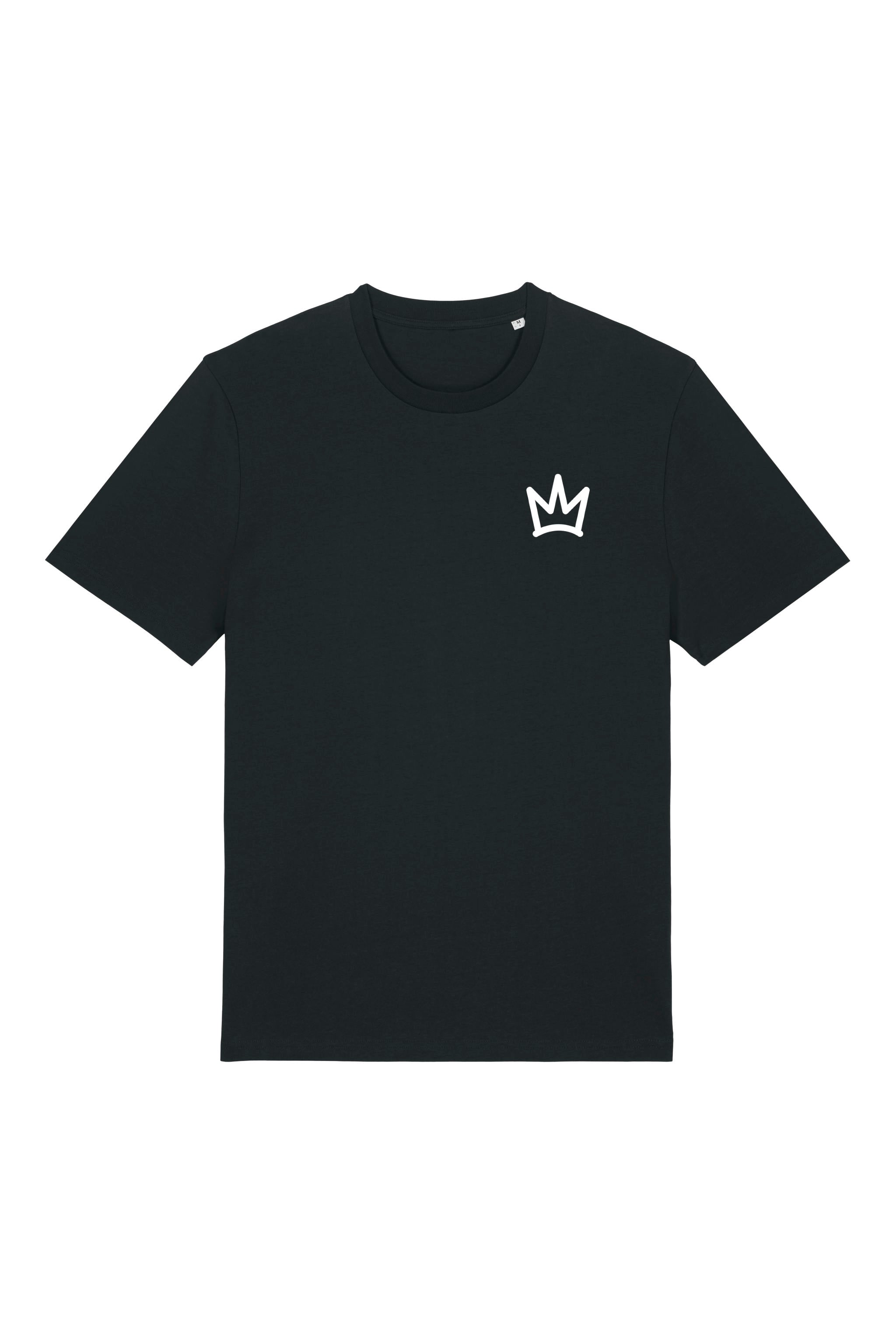 T-Shirt aus 100 % Bio-Baumwolle mit normaler Passform, erhältlich in verschiedenen Farben wie Blue Soul, Cotton Pink, Lavender, Aloe, Weiss und Schwarz. Individuell bedruckbar mit Wunschmotiv. Weiches, angenehm leichtes Material für hohen Tragekomfort. Ideal für einen zeitgemässen, entspannten Look. Vorderseite: Krone auf der linken Brust. Rückseite: Grosser Schriftzug „dream BIG“ mit Krone darüber.