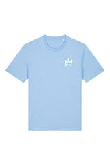 T-Shirt aus 100 % Bio-Baumwolle mit normaler Passform, erhältlich in verschiedenen Farben wie Blue Soul, Cotton Pink, Lavender, Aloe, Weiss und Schwarz. Individuell bedruckbar mit Wunschmotiv. Weiches, angenehm leichtes Material für hohen Tragekomfort. Ideal für einen zeitgemässen, entspannten Look. Vorderseite: Krone auf der linken Brust. Rückseite: Grosser Schriftzug „dream BIG“ mit Krone darüber.