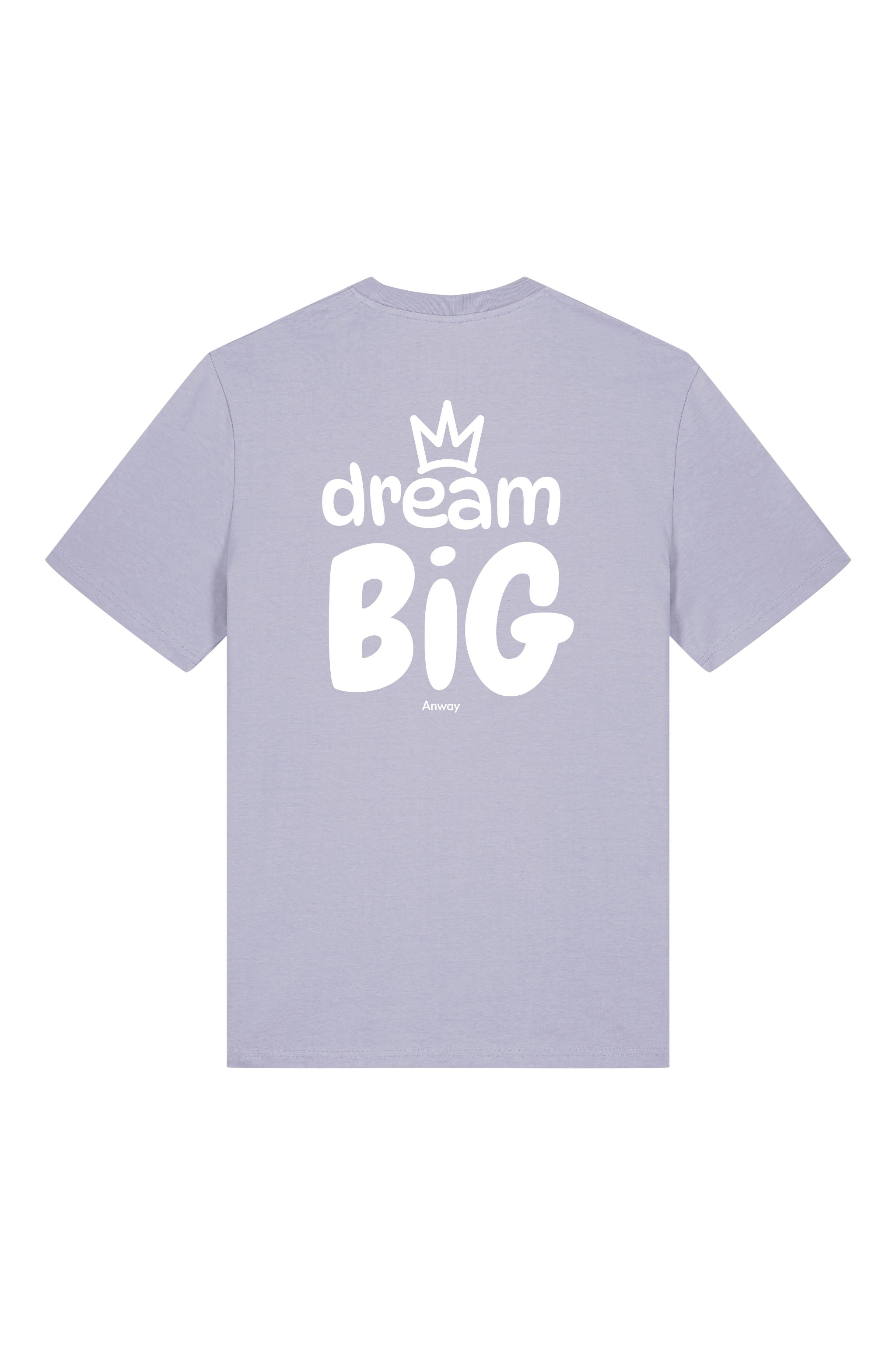 T-Shirt aus 100 % Bio-Baumwolle mit normaler Passform, erhältlich in verschiedenen Farben wie Blue Soul, Cotton Pink, Lavender, Aloe, Weiss und Schwarz. Individuell bedruckbar mit Wunschmotiv. Weiches, angenehm leichtes Material für hohen Tragekomfort. Ideal für einen zeitgemässen, entspannten Look. Vorderseite: Krone auf der linken Brust. Rückseite: Grosser Schriftzug „dream BIG“ mit Krone darüber.