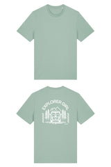T-Shirt aus 100 % Bio-Baumwolle mit normaler Passform, erhältlich in verschiedenen Farben wie Blue Soul, Cotton Pink, Lavender, Aloe, Weiss und Schwarz. Individuell bedruckbar mit Wunschmotiv. Weiches, angenehm leichtes Material für hohen Tragekomfort. Ideal für einen zeitgemässen, entspannten Look. Mit Aufdruck auf dem Rücken "EXPLORER GIRL", einem VW-Bus, Tannen und Bergen – modernes Design für Outdoor-Liebhaberinnen.