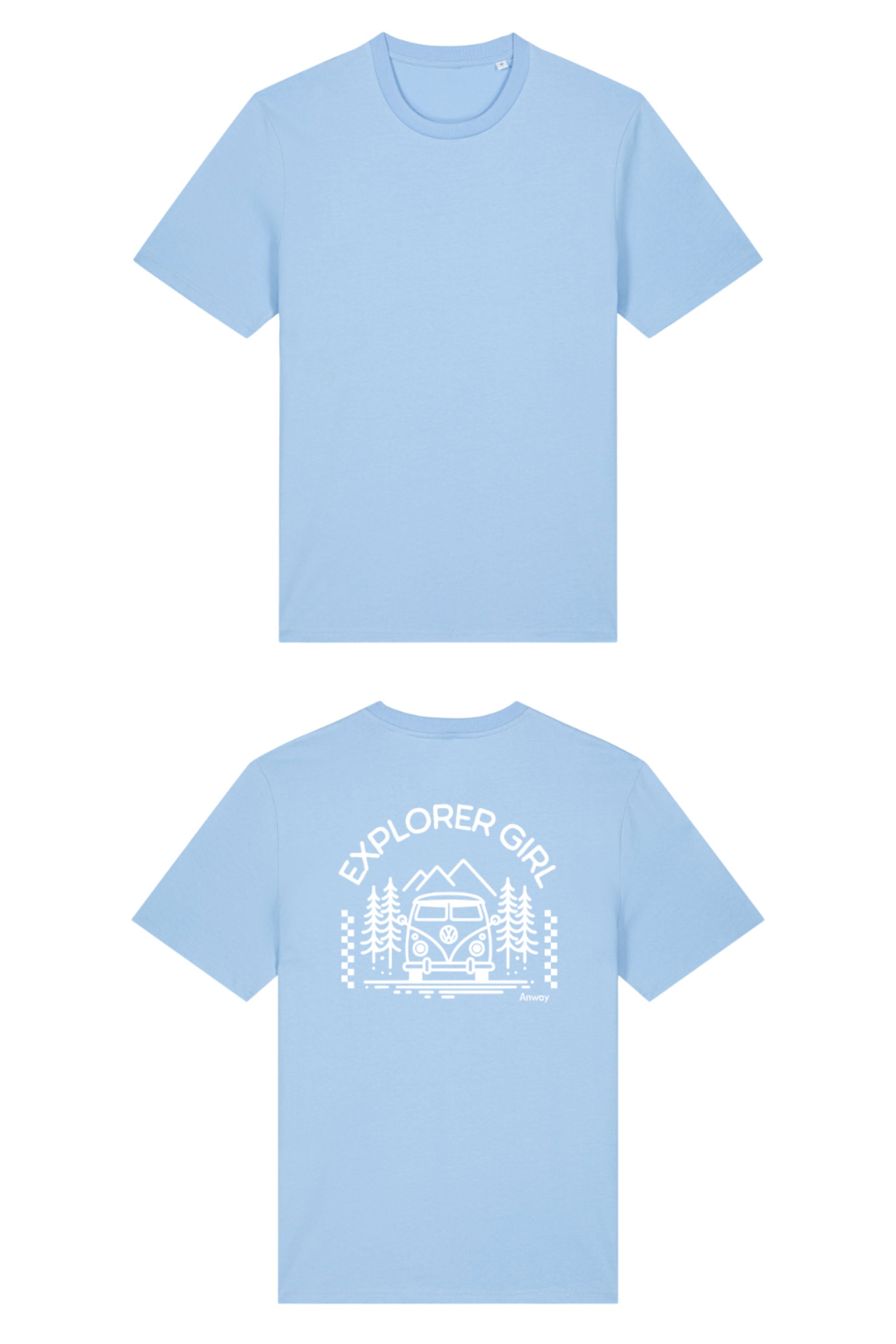 T-Shirt aus 100 % Bio-Baumwolle mit normaler Passform, erhältlich in verschiedenen Farben wie Blue Soul, Cotton Pink, Lavender, Aloe, Weiss und Schwarz. Individuell bedruckbar mit Wunschmotiv. Weiches, angenehm leichtes Material für hohen Tragekomfort. Ideal für einen zeitgemässen, entspannten Look. Mit Aufdruck auf dem Rücken "EXPLORER GIRL", einem VW-Bus, Tannen und Bergen – modernes Design für Outdoor-Liebhaberinnen.