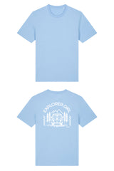 T-Shirt aus 100 % Bio-Baumwolle mit normaler Passform, erhältlich in verschiedenen Farben wie Blue Soul, Cotton Pink, Lavender, Aloe, Weiss und Schwarz. Individuell bedruckbar mit Wunschmotiv. Weiches, angenehm leichtes Material für hohen Tragekomfort. Ideal für einen zeitgemässen, entspannten Look. Mit Aufdruck auf dem Rücken "EXPLORER GIRL", einem VW-Bus, Tannen und Bergen – modernes Design für Outdoor-Liebhaberinnen.