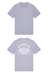 T-Shirt aus 100 % Bio-Baumwolle mit normaler Passform, erhältlich in verschiedenen Farben wie Blue Soul, Cotton Pink, Lavender, Aloe, Weiss und Schwarz. Individuell bedruckbar mit Wunschmotiv. Weiches, angenehm leichtes Material für hohen Tragekomfort. Ideal für einen zeitgemässen, entspannten Look. Mit Aufdruck auf dem Rücken "EXPLORER GIRL", einem VW-Bus, Tannen und Bergen – modernes Design für Outdoor-Liebhaberinnen.