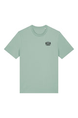 T-Shirt aus 100 % Bio-Baumwolle mit normaler Passform, erhältlich in verschiedenen Farben wie Blue Soul, Cotton Pink, Lavender, Aloe, Weiss und Schwarz. Individuell bedruckbar mit Wunschmotiv. Weiches, angenehm leichtes Material für hohen Tragekomfort. Ideal für einen zeitgemässen, entspannten Look. Mit Aufdruck auf dem Rücken "EXPLORER GIRL", einem VW-Bus, Tannen und Bergen und einem kleinen Aufdruck auf der linken Brust – modernes Design für Outdoor-Liebhaberinnen.