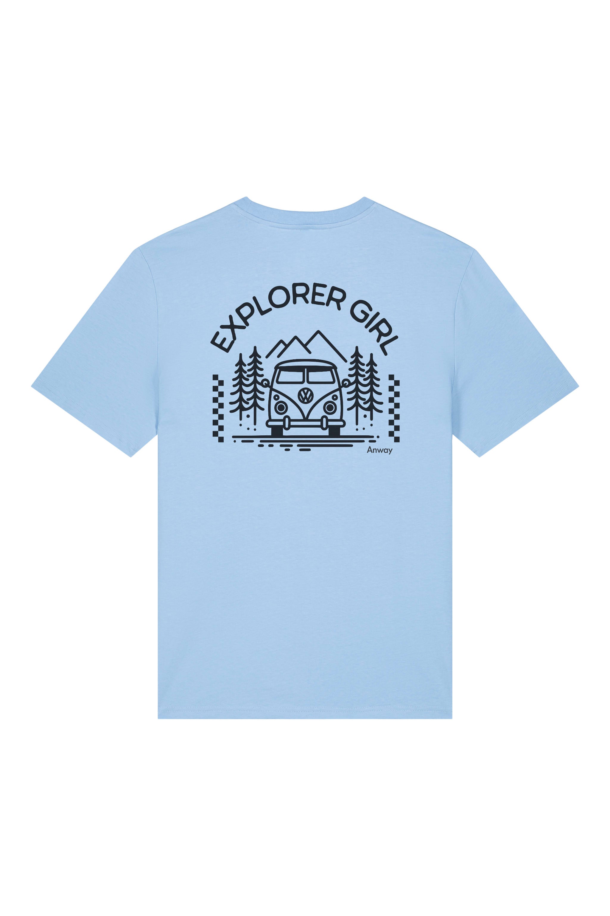 T-Shirt aus 100 % Bio-Baumwolle mit normaler Passform, erhältlich in verschiedenen Farben wie Blue Soul, Cotton Pink, Lavender, Aloe, Weiss und Schwarz. Individuell bedruckbar mit Wunschmotiv. Weiches, angenehm leichtes Material für hohen Tragekomfort. Ideal für einen zeitgemässen, entspannten Look. Mit Aufdruck auf dem Rücken "EXPLORER GIRL", einem VW-Bus, Tannen und Bergen und einem kleinen Aufdruck auf der linken Brust – modernes Design für Outdoor-Liebhaberinnen.