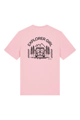 T-Shirt aus 100 % Bio-Baumwolle mit normaler Passform, erhältlich in verschiedenen Farben wie Blue Soul, Cotton Pink, Lavender, Aloe, Weiss und Schwarz. Individuell bedruckbar mit Wunschmotiv. Weiches, angenehm leichtes Material für hohen Tragekomfort. Ideal für einen zeitgemässen, entspannten Look. Mit Aufdruck auf dem Rücken "EXPLORER GIRL", einem VW-Bus, Tannen und Bergen und einem kleinen Aufdruck auf der linken Brust – modernes Design für Outdoor-Liebhaberinnen.