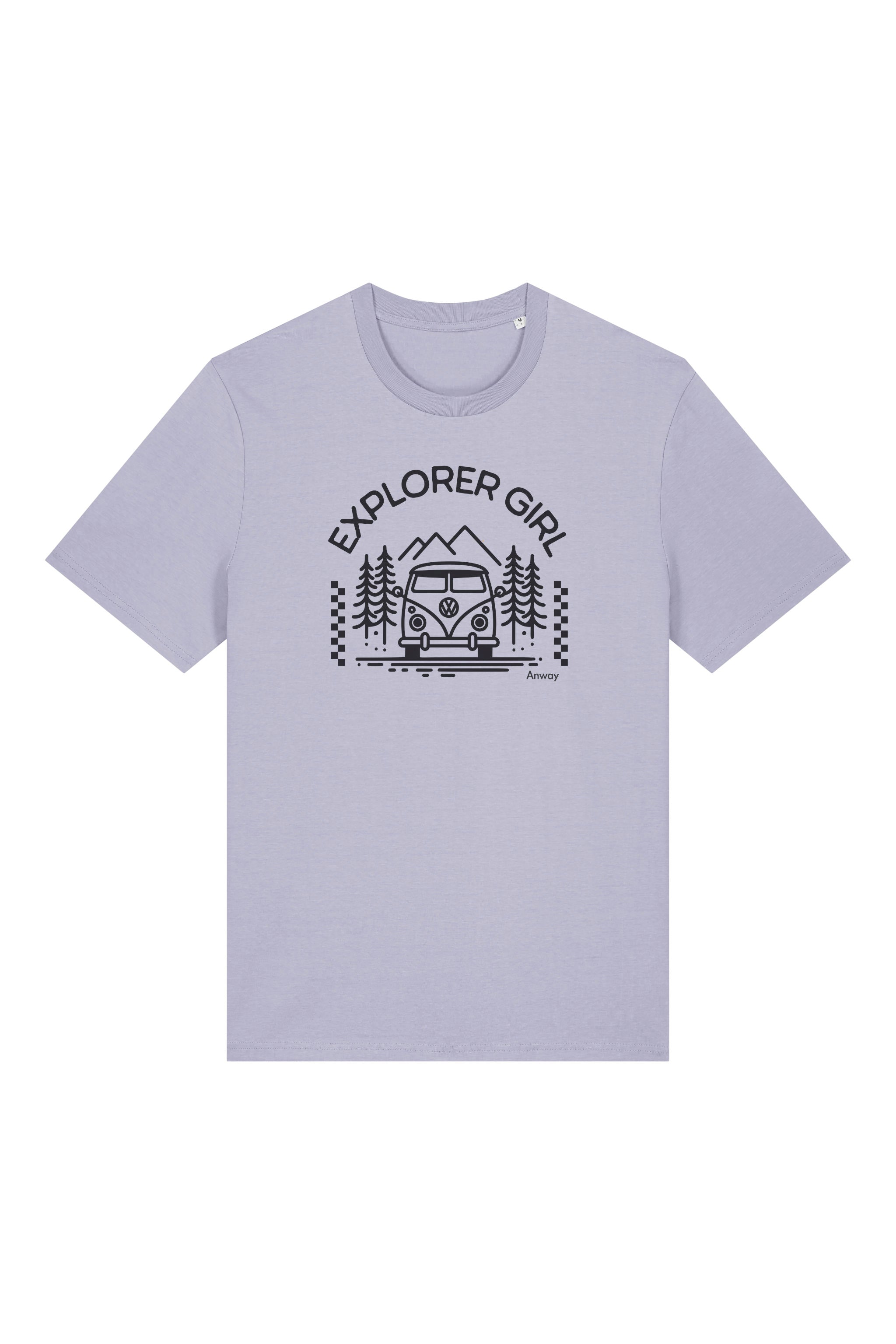 T-Shirt aus 100 % Bio-Baumwolle mit normaler Passform, erhältlich in verschiedenen Farben wie Blue Soul, Cotton Pink, Lavender, Aloe, Weiss und Schwarz. Individuell bedruckbar mit Wunschmotiv. Weiches, angenehm leichtes Material für hohen Tragekomfort. Ideal für einen zeitgemässen, entspannten Look. Mit Aufdruck "EXPLORER GIRL", einem VW-Bus, Tannen und Bergen auf der Vorderseite – modernes Design für Outdoor-Liebhaberinnen.