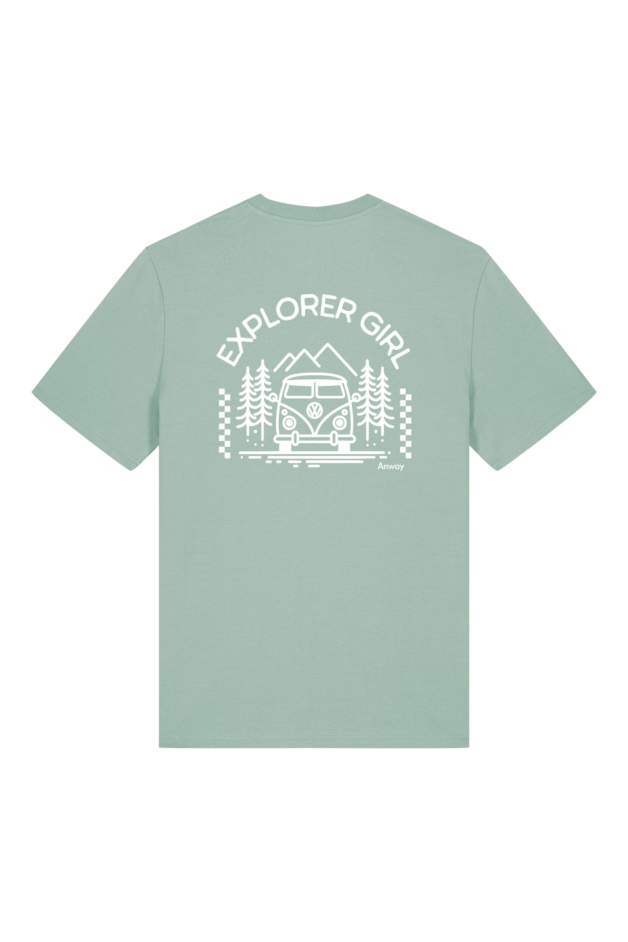 T-Shirt aus 100 % Bio-Baumwolle mit normaler Passform, erhältlich in verschiedenen Farben wie Blue Soul, Cotton Pink, Lavender, Aloe, Weiss und Schwarz. Individuell bedruckbar mit Wunschmotiv. Weiches, angenehm leichtes Material für hohen Tragekomfort. Ideal für einen zeitgemässen, entspannten Look. Mit Aufdruck auf dem Rücken "EXPLORER GIRL", einem VW-Bus, Tannen und Bergen und einem kleinen Aufdruck auf der linken Brust – modernes Design für Outdoor-Liebhaberinnen.