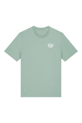 T-Shirt aus 100 % Bio-Baumwolle mit normaler Passform, erhältlich in verschiedenen Farben wie Blue Soul, Cotton Pink, Lavender, Aloe, Weiss und Schwarz. Individuell bedruckbar mit Wunschmotiv. Weiches, angenehm leichtes Material für hohen Tragekomfort. Ideal für einen zeitgemässen, entspannten Look. Mit Aufdruck auf dem Rücken "EXPLORER GIRL", einem VW-Bus, Tannen und Bergen und einem kleinen Aufdruck auf der linken Brust – modernes Design für Outdoor-Liebhaberinnen.
